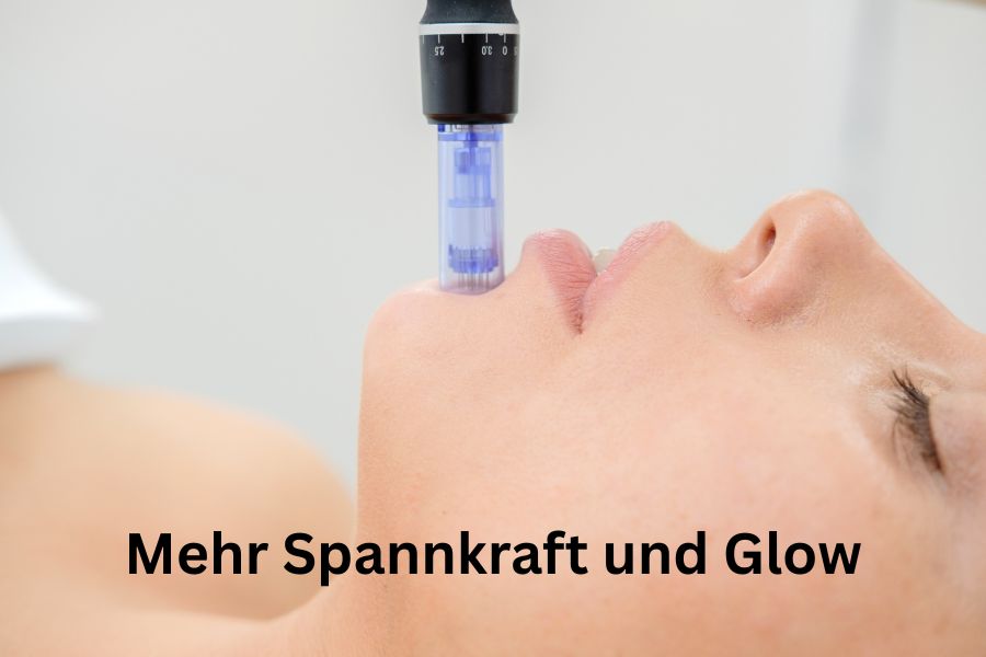 das Gesicht einer Frau wird mir dem Microneedling Pen Behandelt Wirkstoff wird mit Pimpette beigefügt